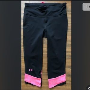 **SOLD** UnderArmour ~ Breast Cancer Awareness ~ Pink Ribbon ~ Leggings